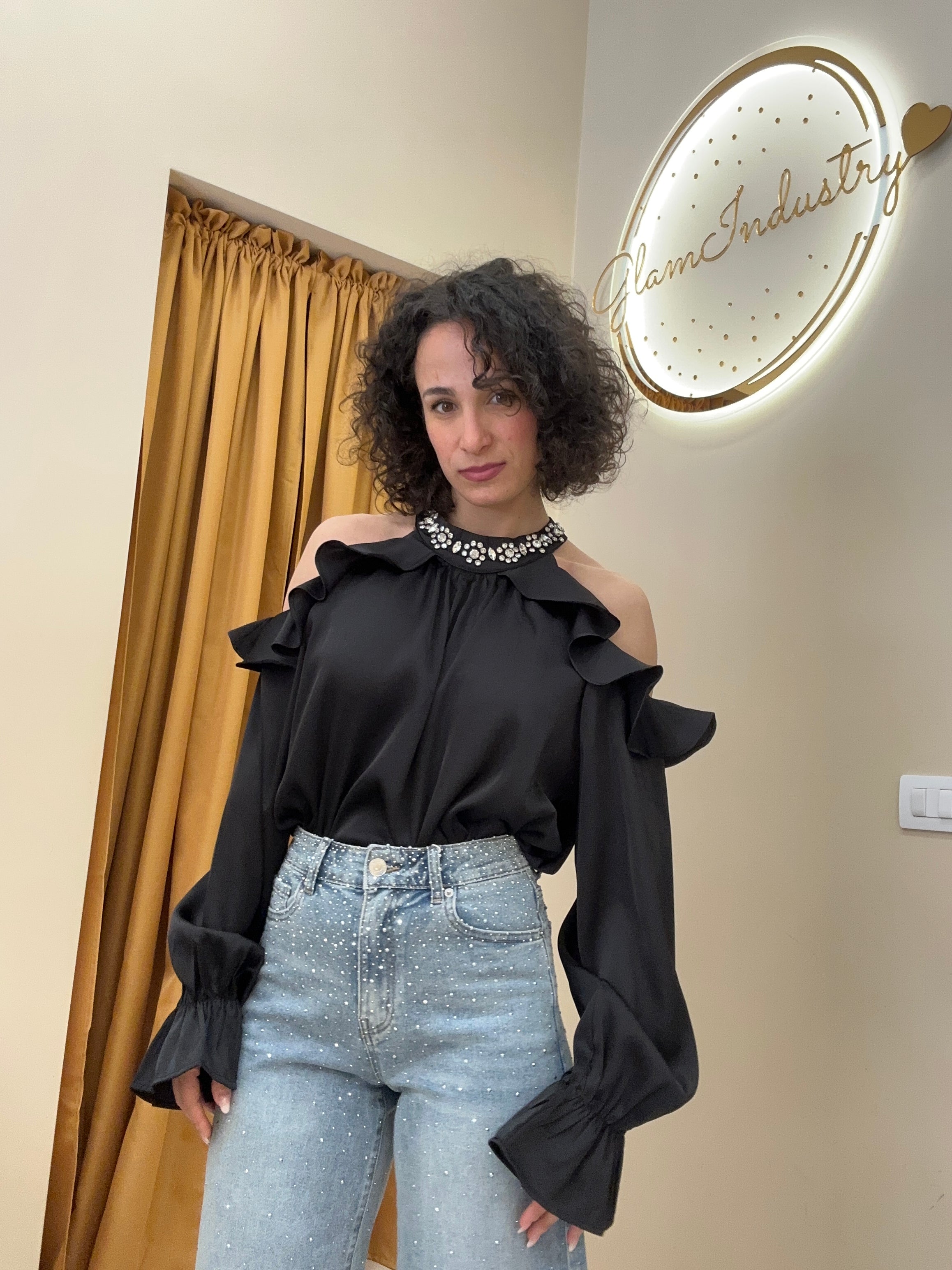 Blusa effetto collana
