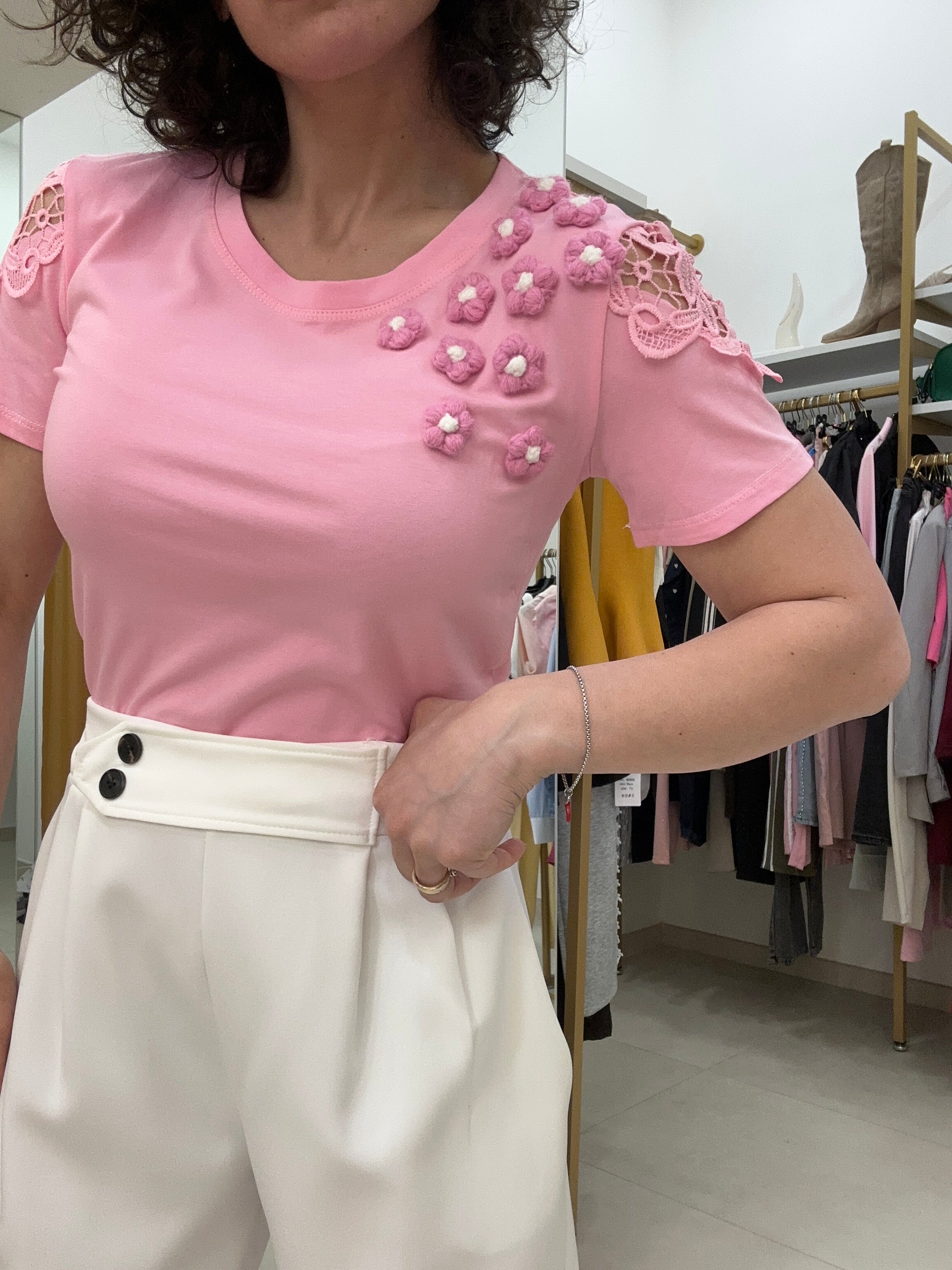 T-shirt fiori e merletto