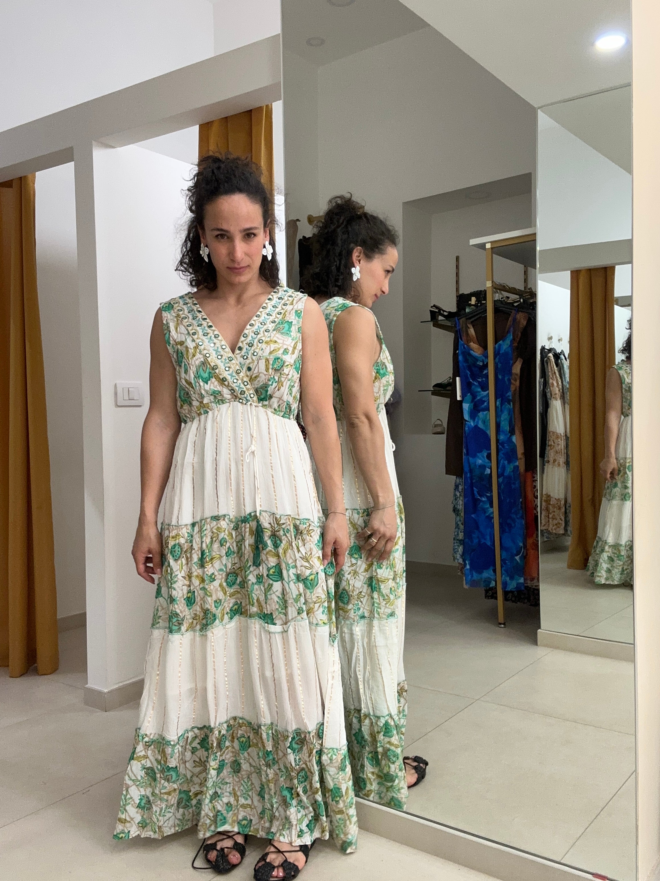 Abito India scollatura classica