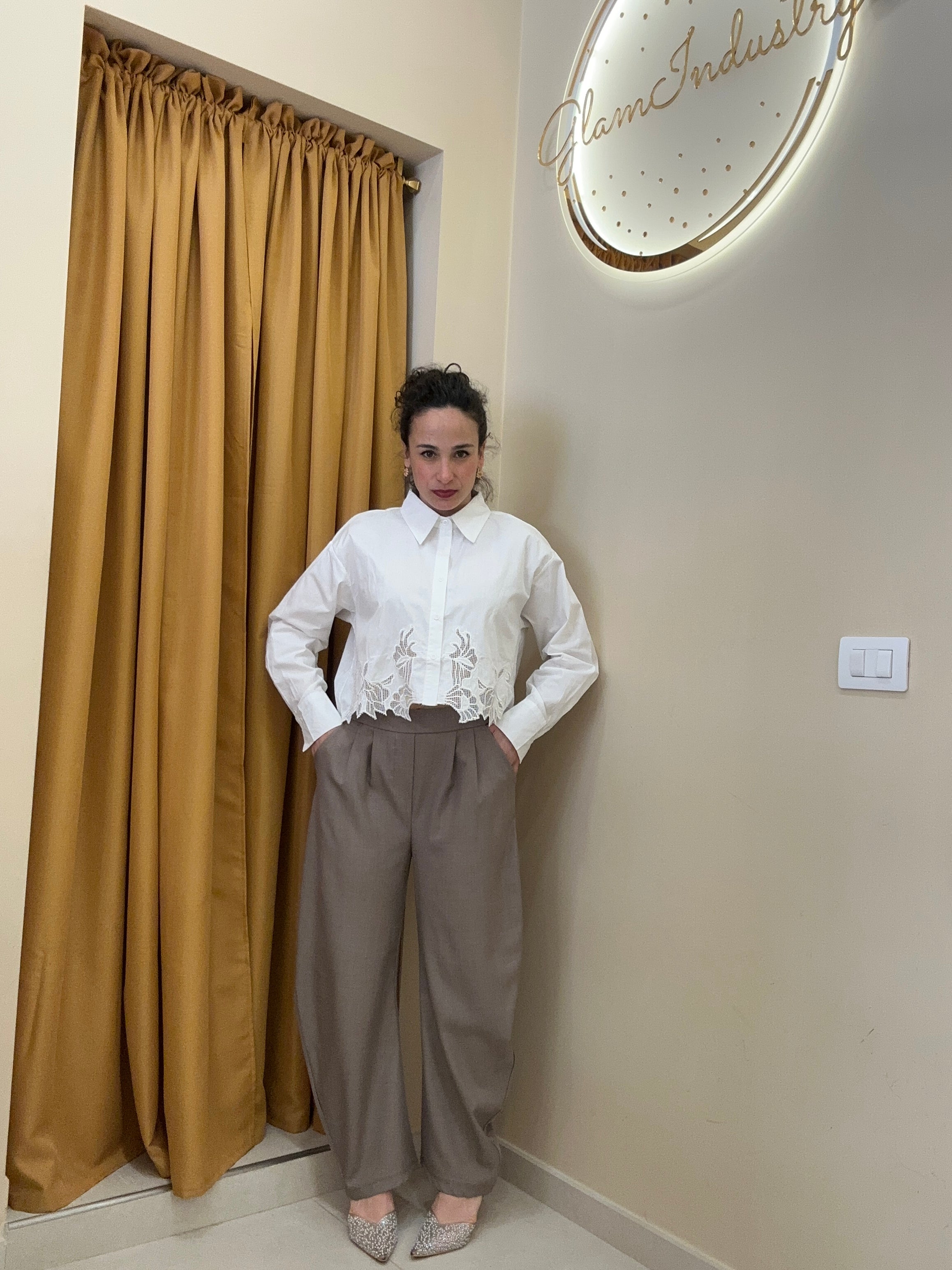 Camicia crop con merletto bianca