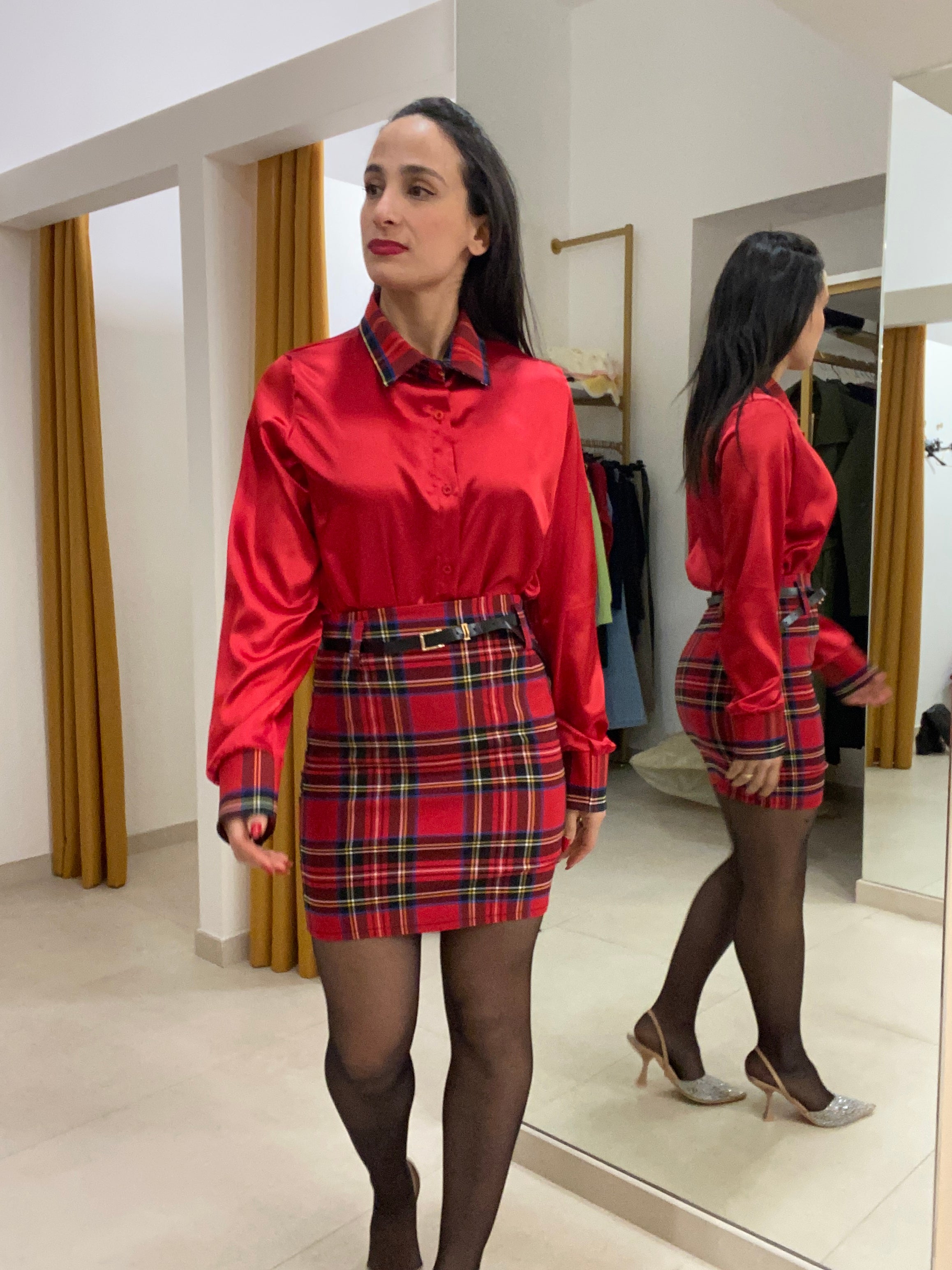 Camicia effetto raso con dettaglio in tartan