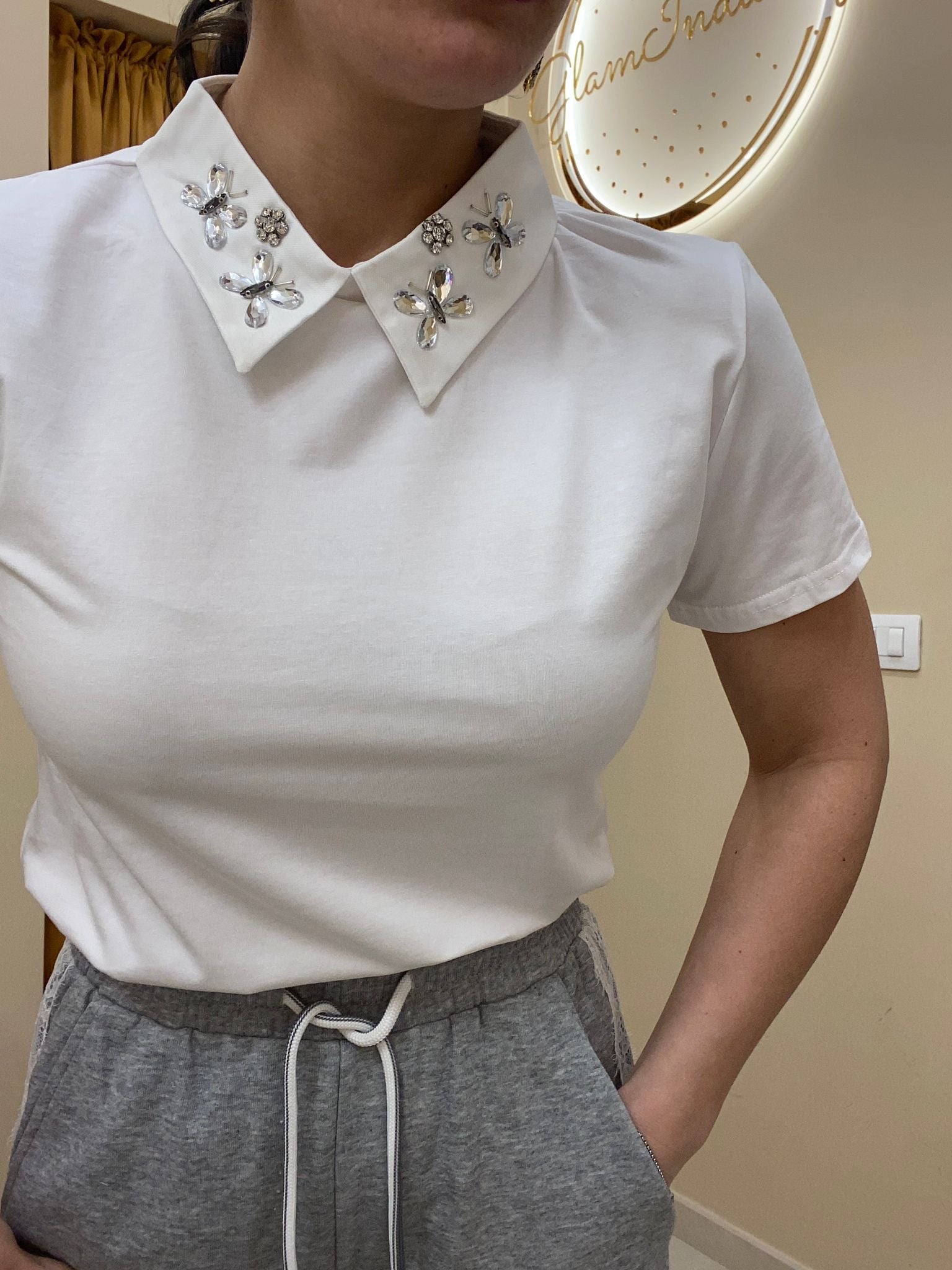 T-shirt colletto farfalla