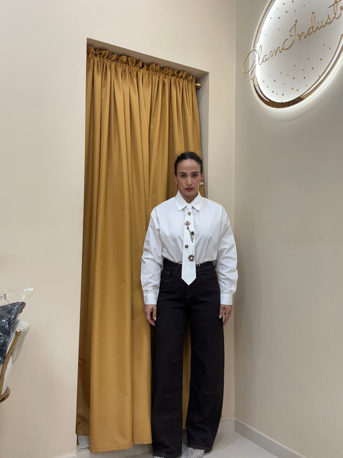 Camicia cravatta particolare