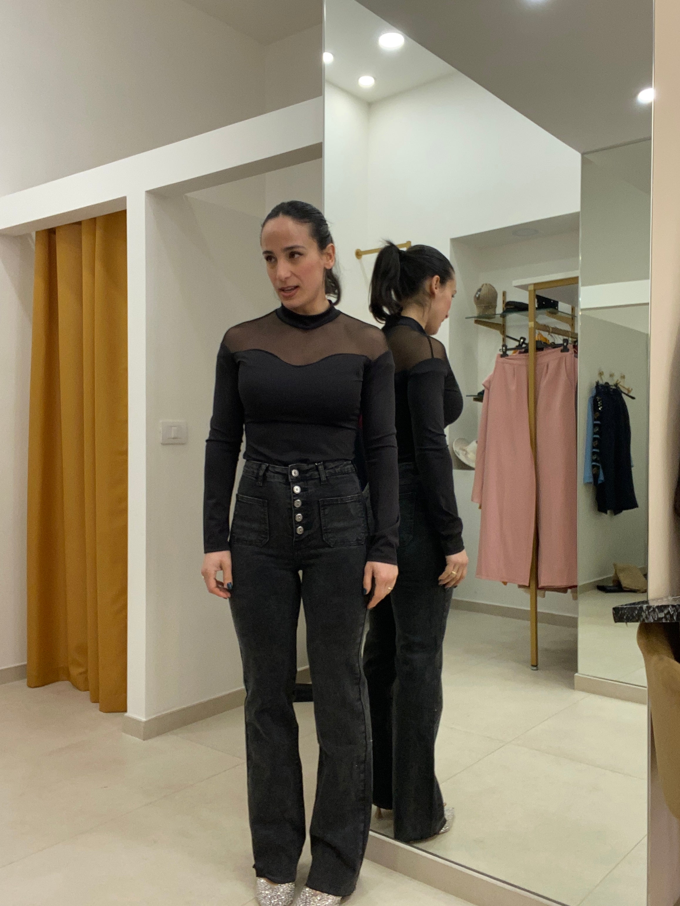 Jeans grigio con bottoni con fiorellini