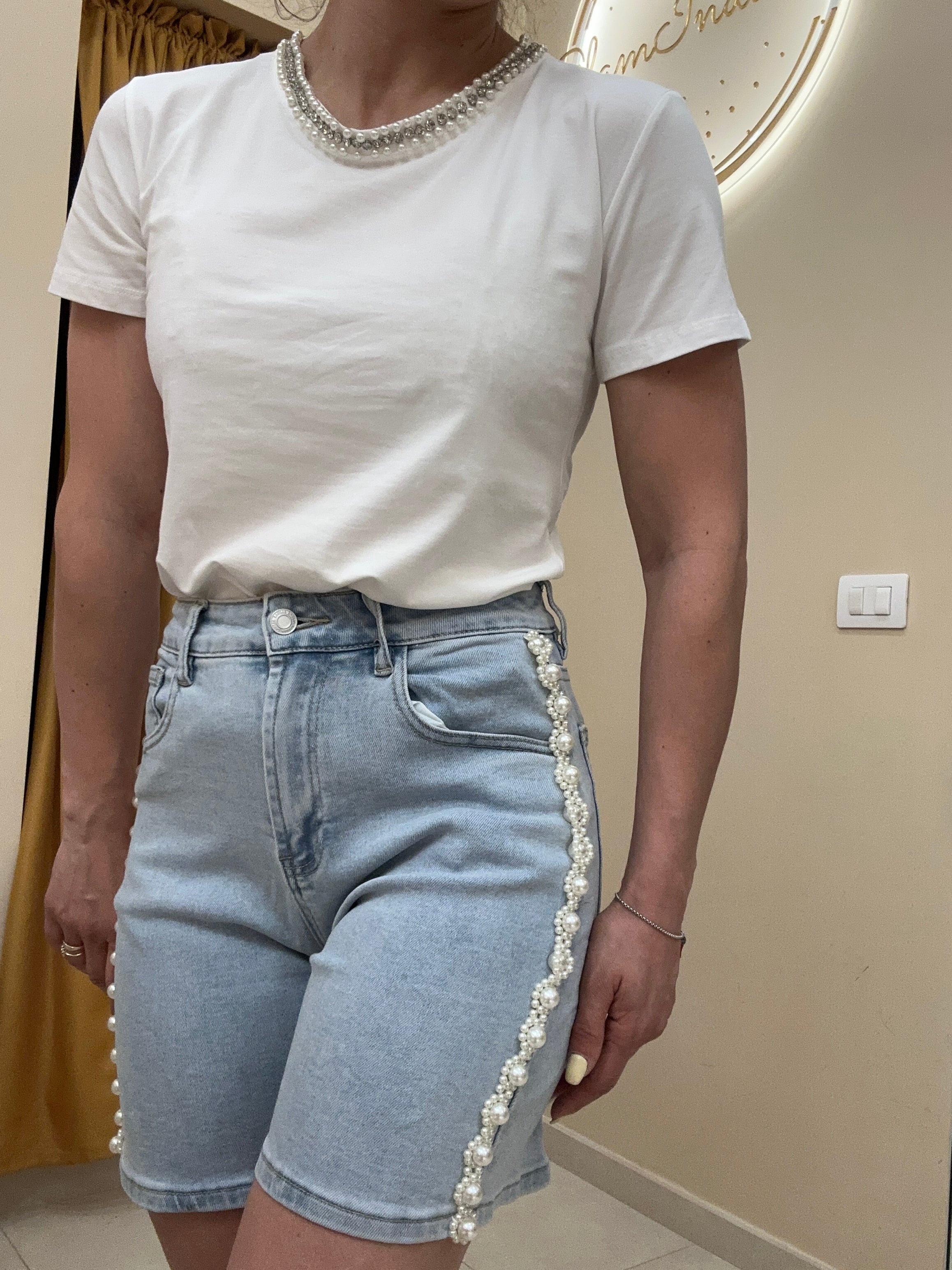 Short denim con maxi perle