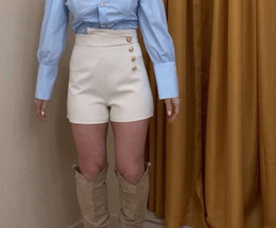 Short beige bottoncini oro