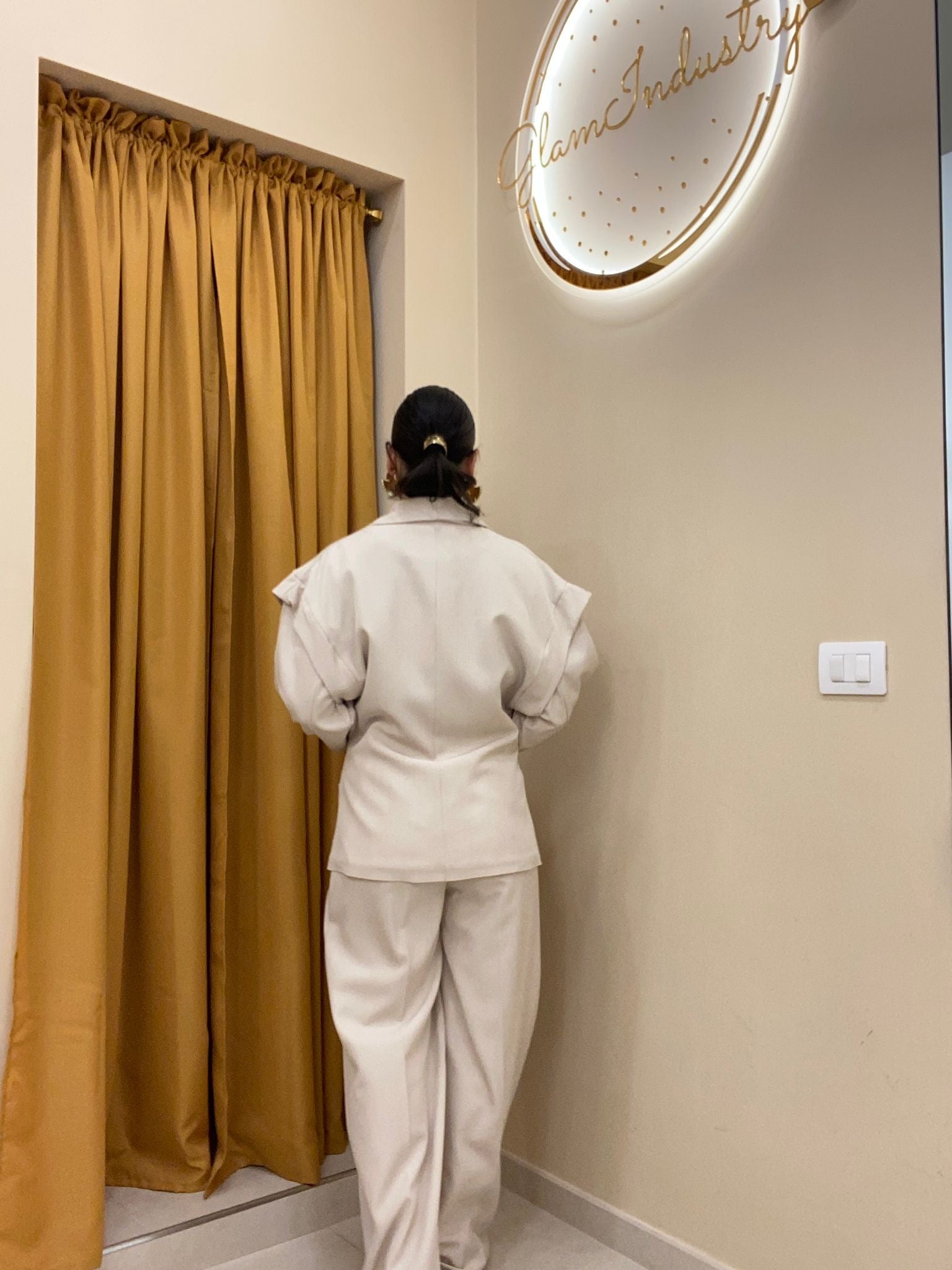 Tailleur effetto doppia manica beige