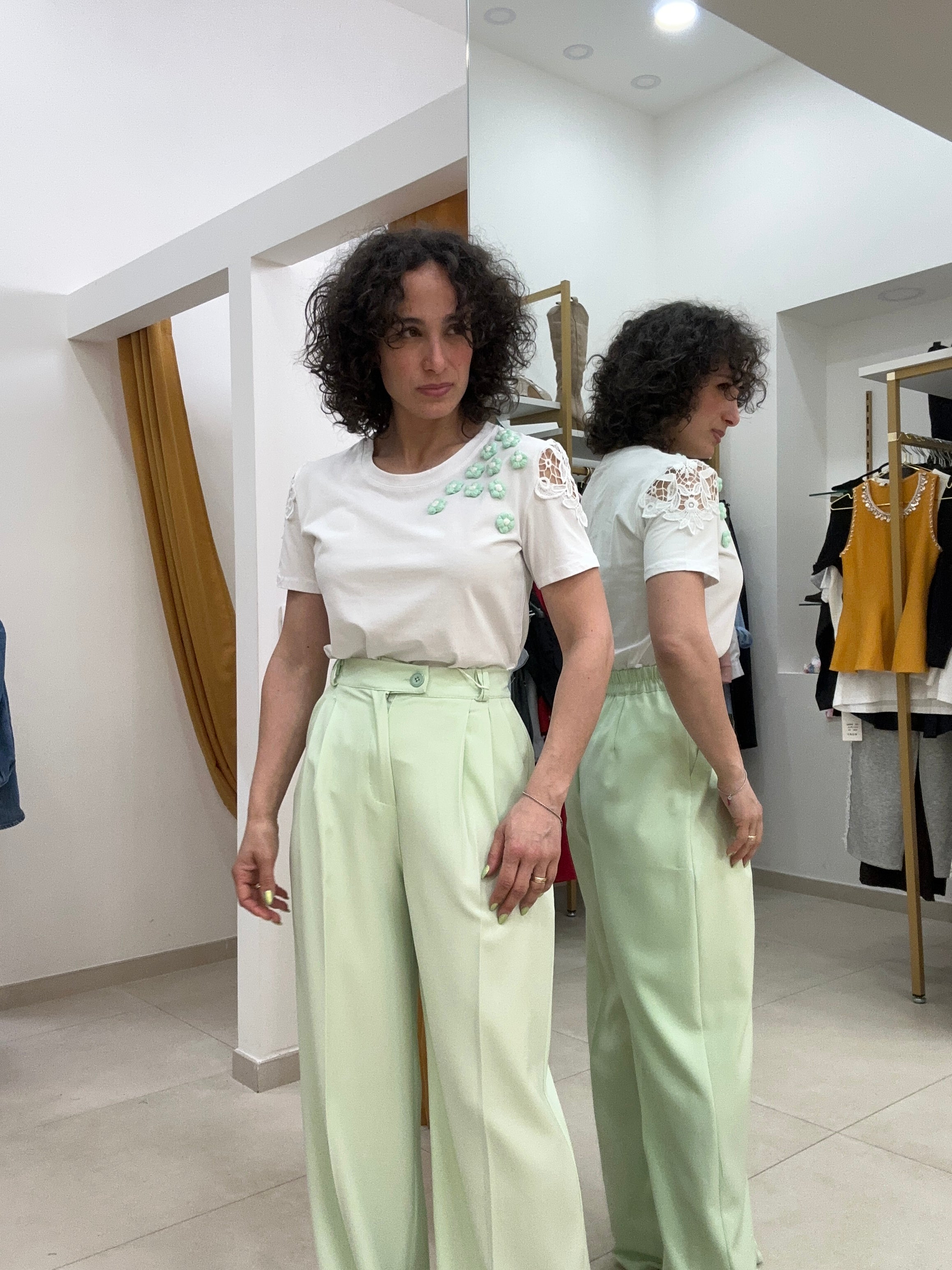 T-shirt fiori e merletto