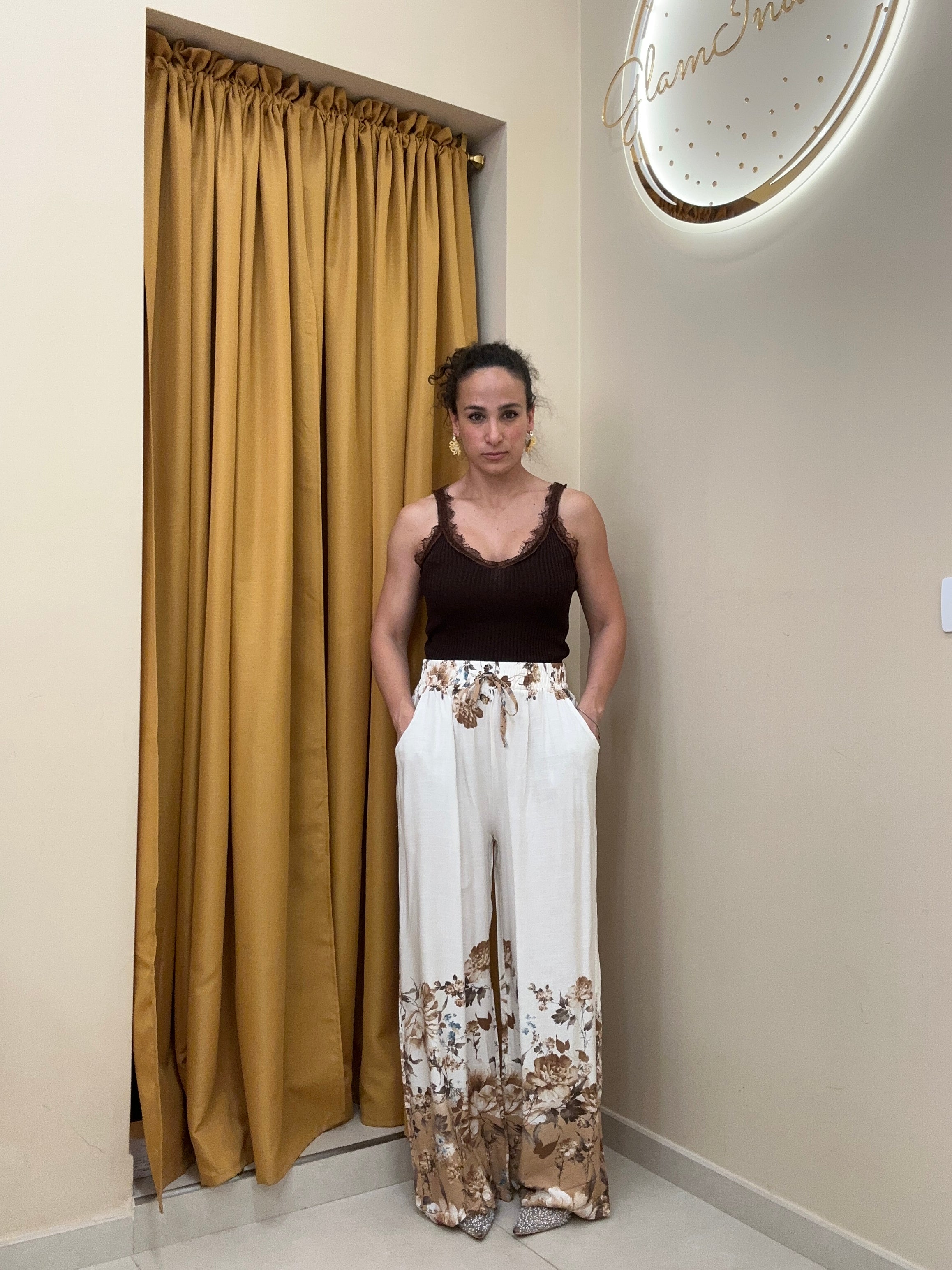 Pantalone dettaglio fiori MARRONE