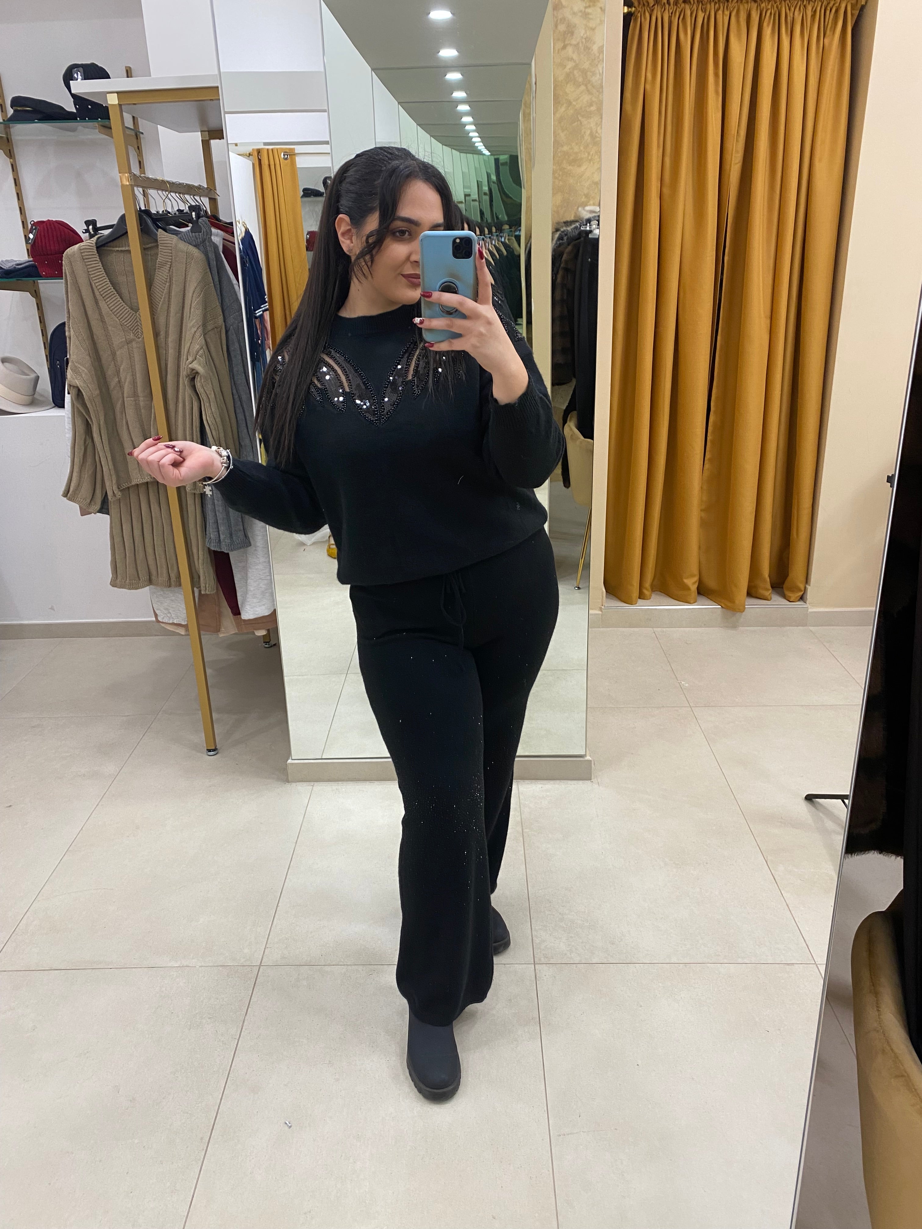 Pantalone in maglia con brillantini