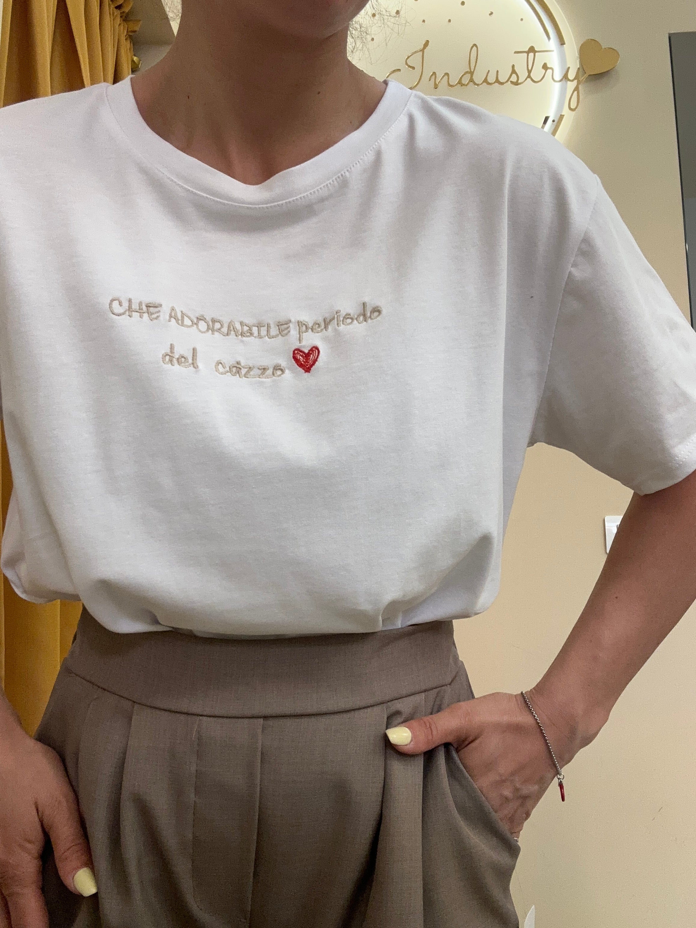 T-Shirt BEIGE Adorabile periodo del cazzo