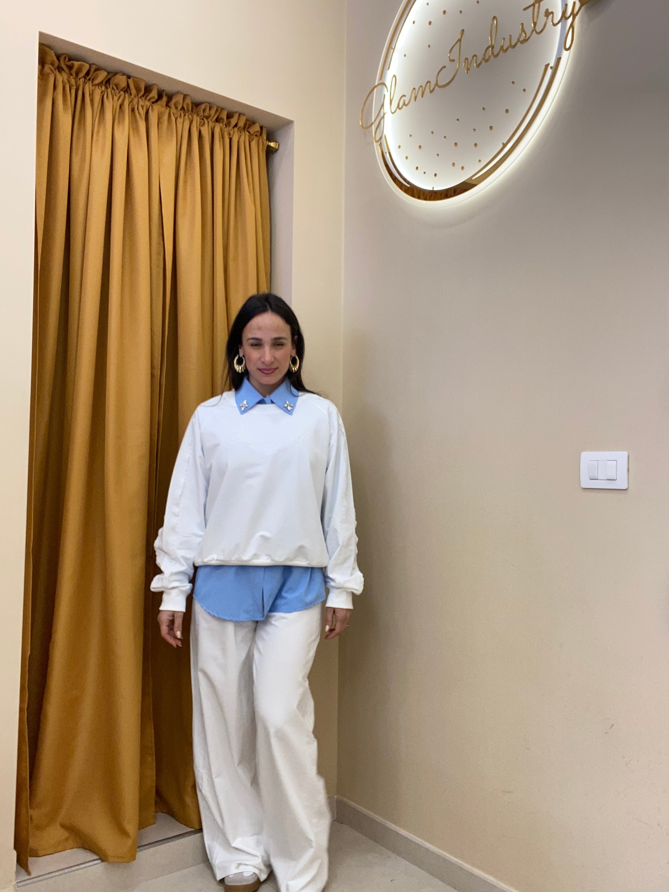 Tuta scritta delicata