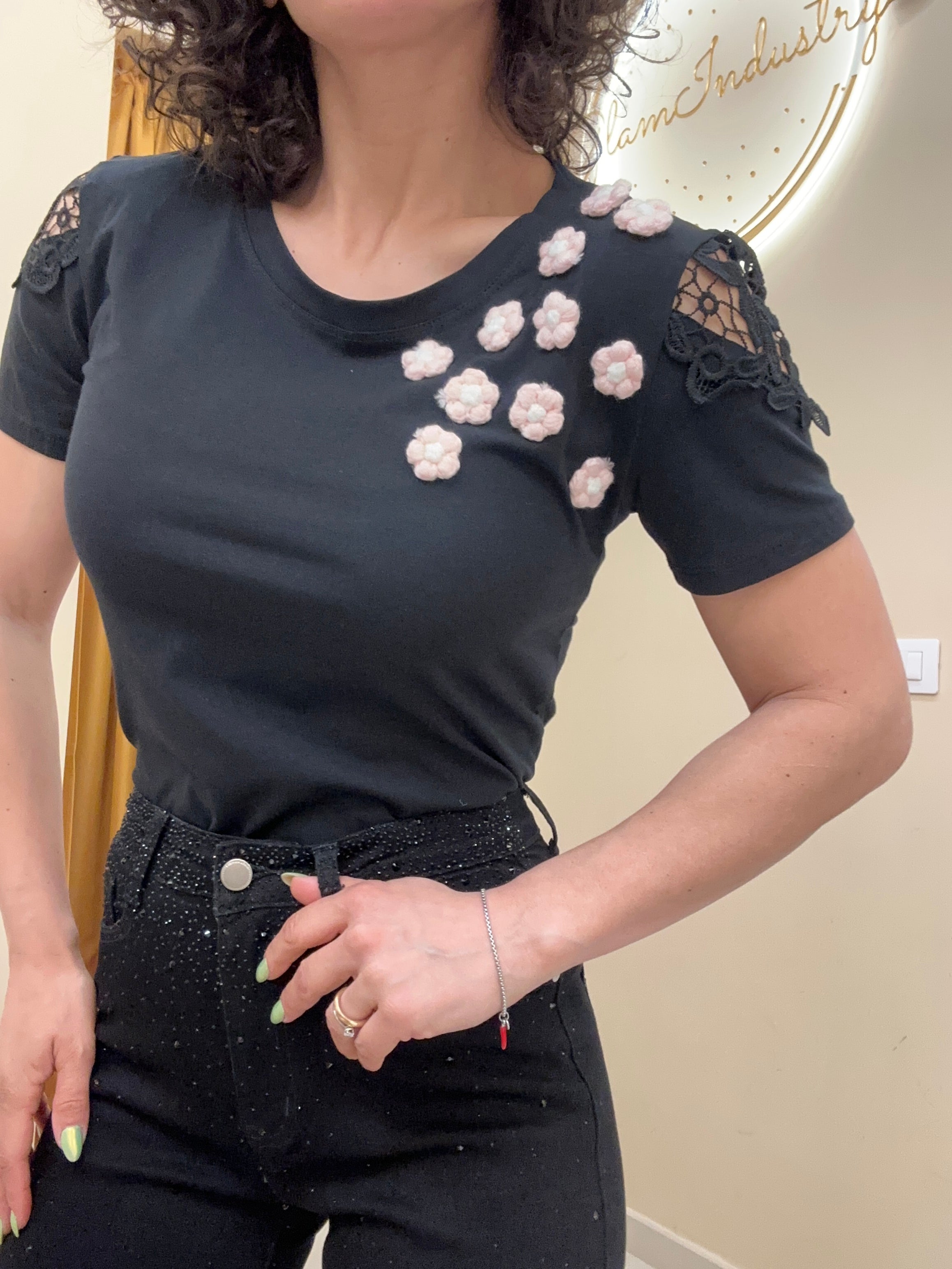 T-shirt fiori e merletto