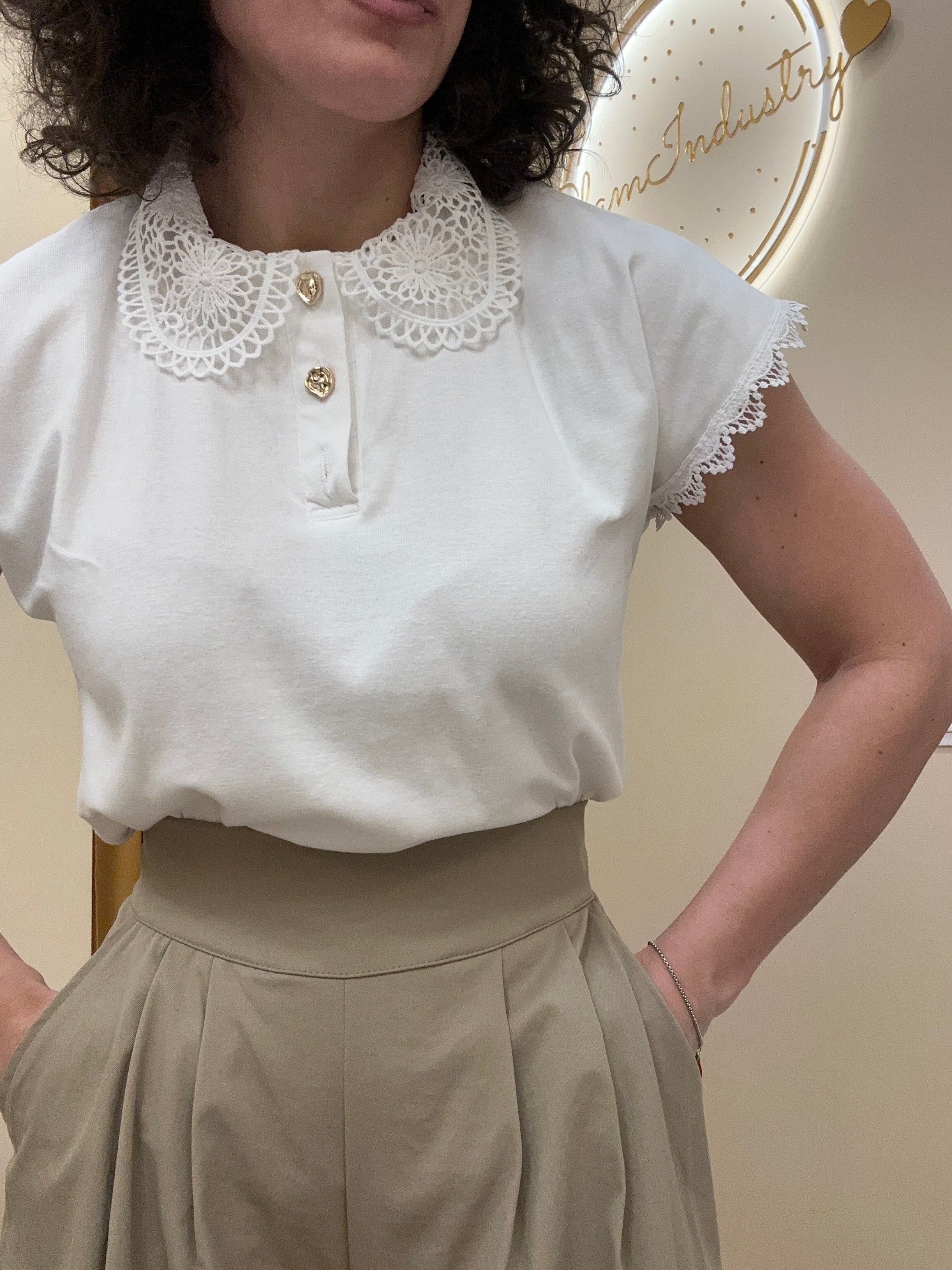 T-shirt colletto merletto