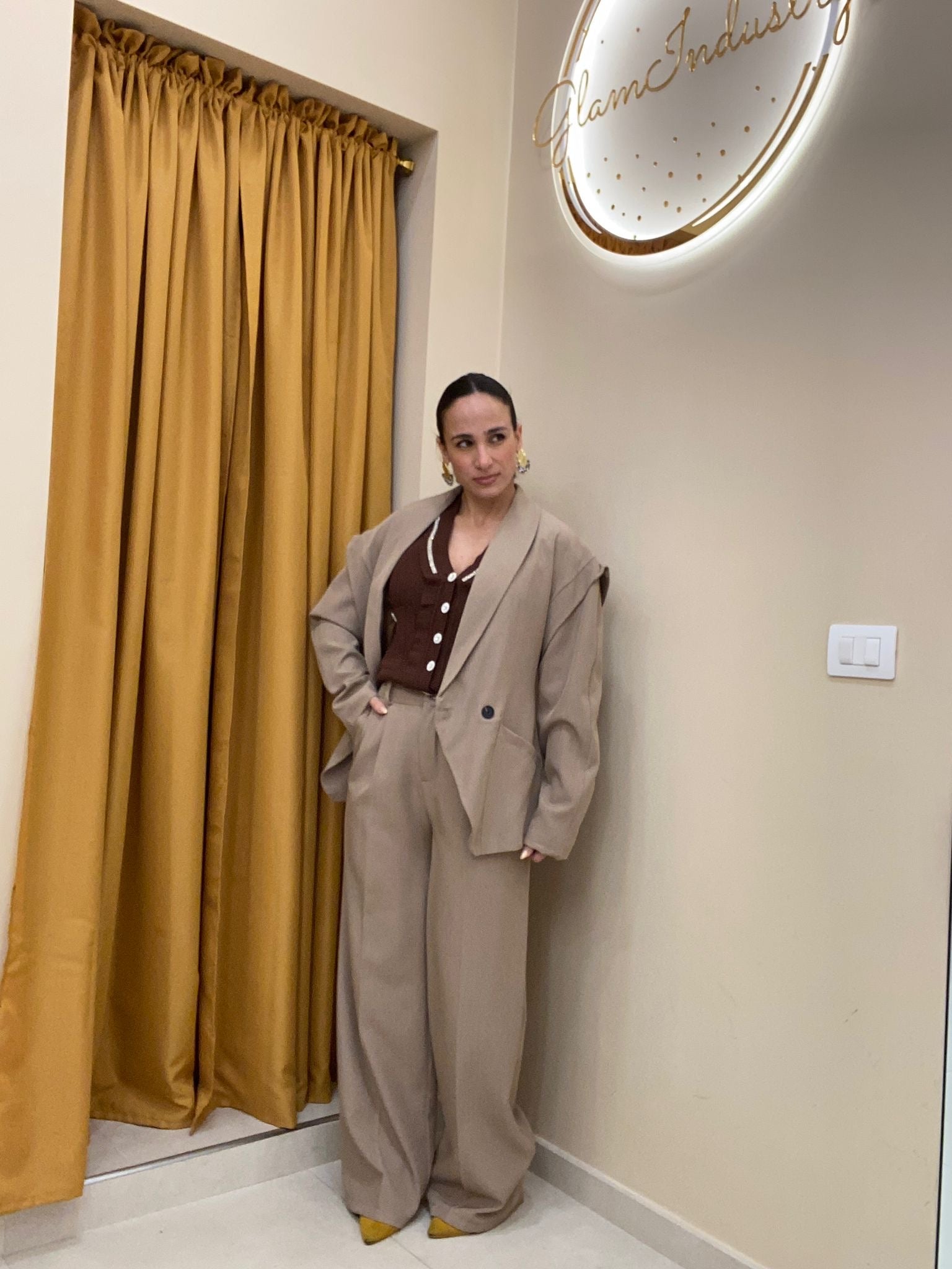 Tailleur effetto doppia manica sabbia