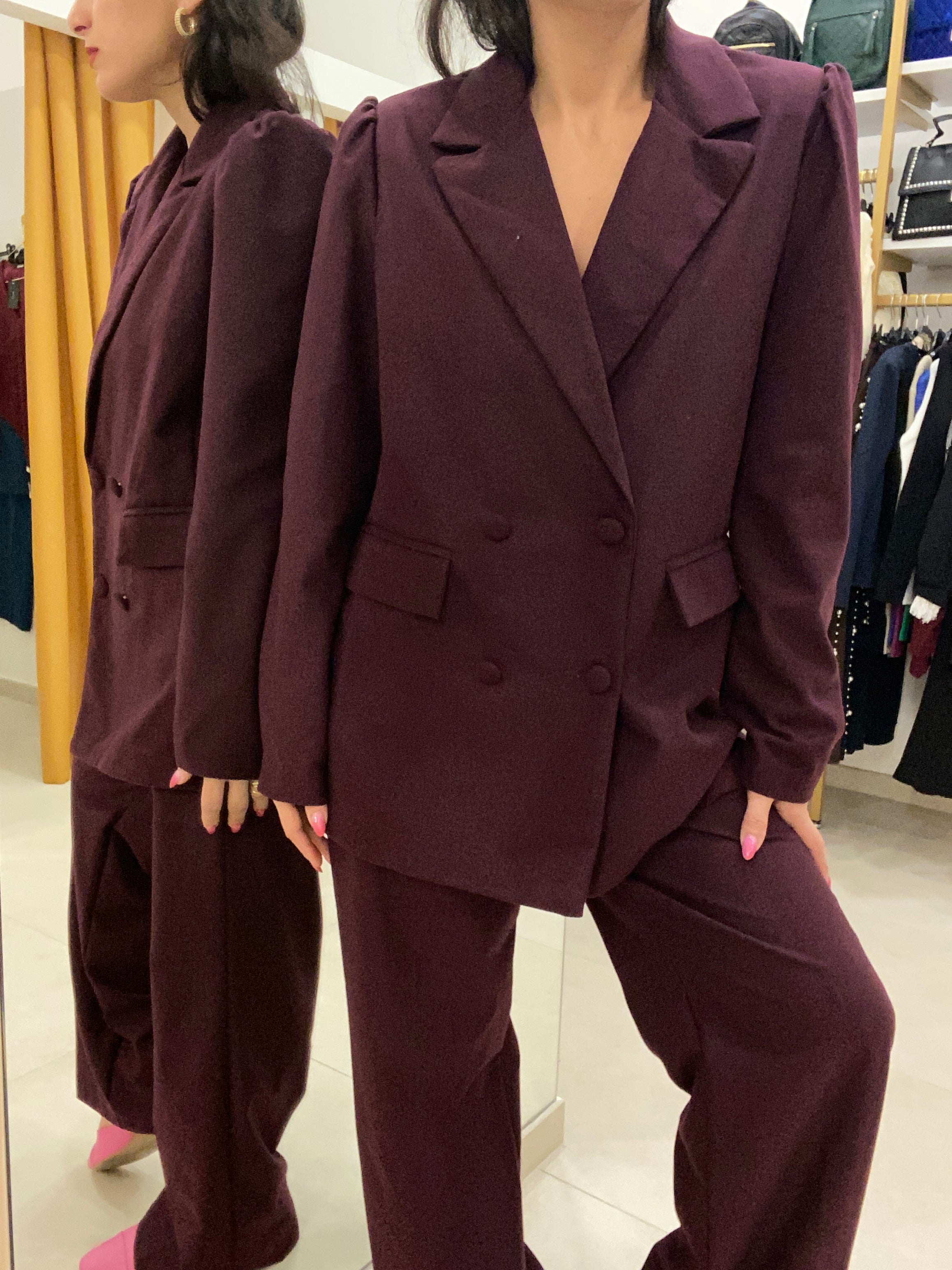 Tailleur sbuffo e doppio petto