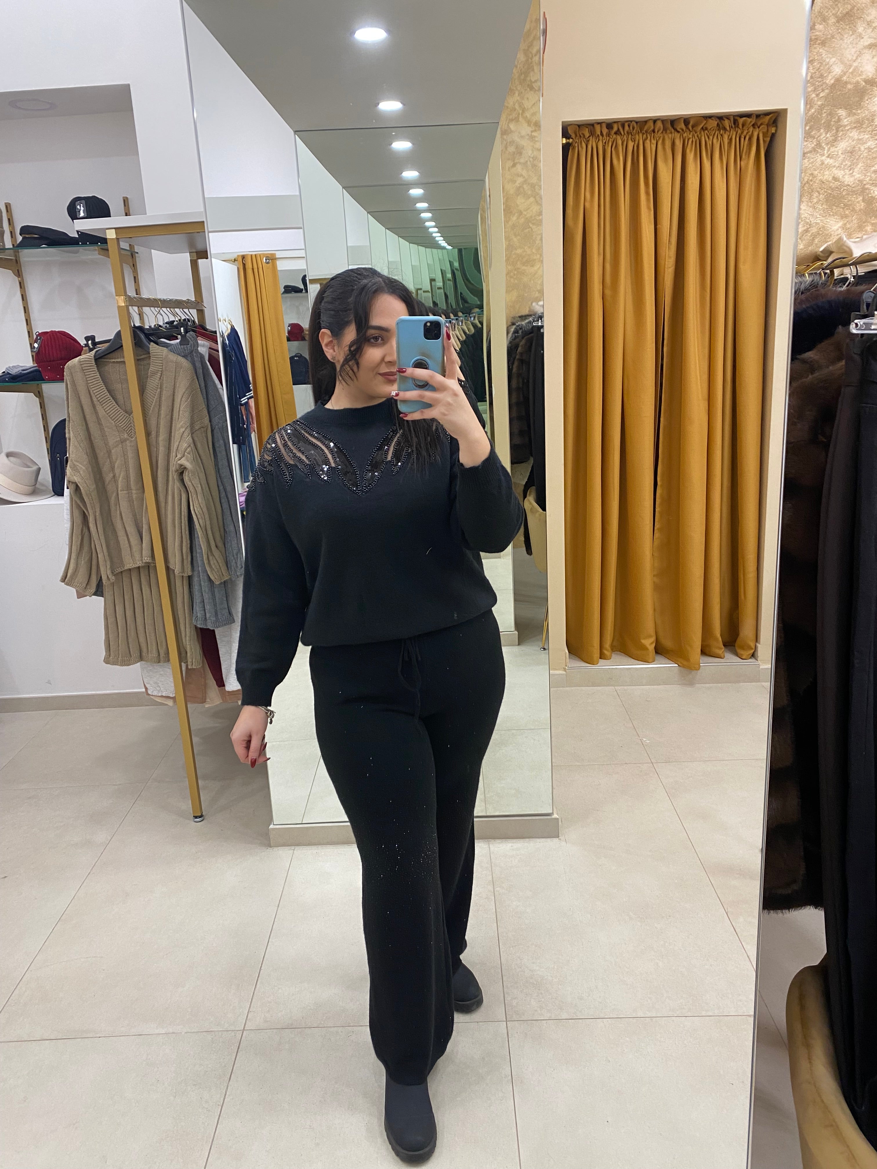 Pantalone in maglia con brillantini