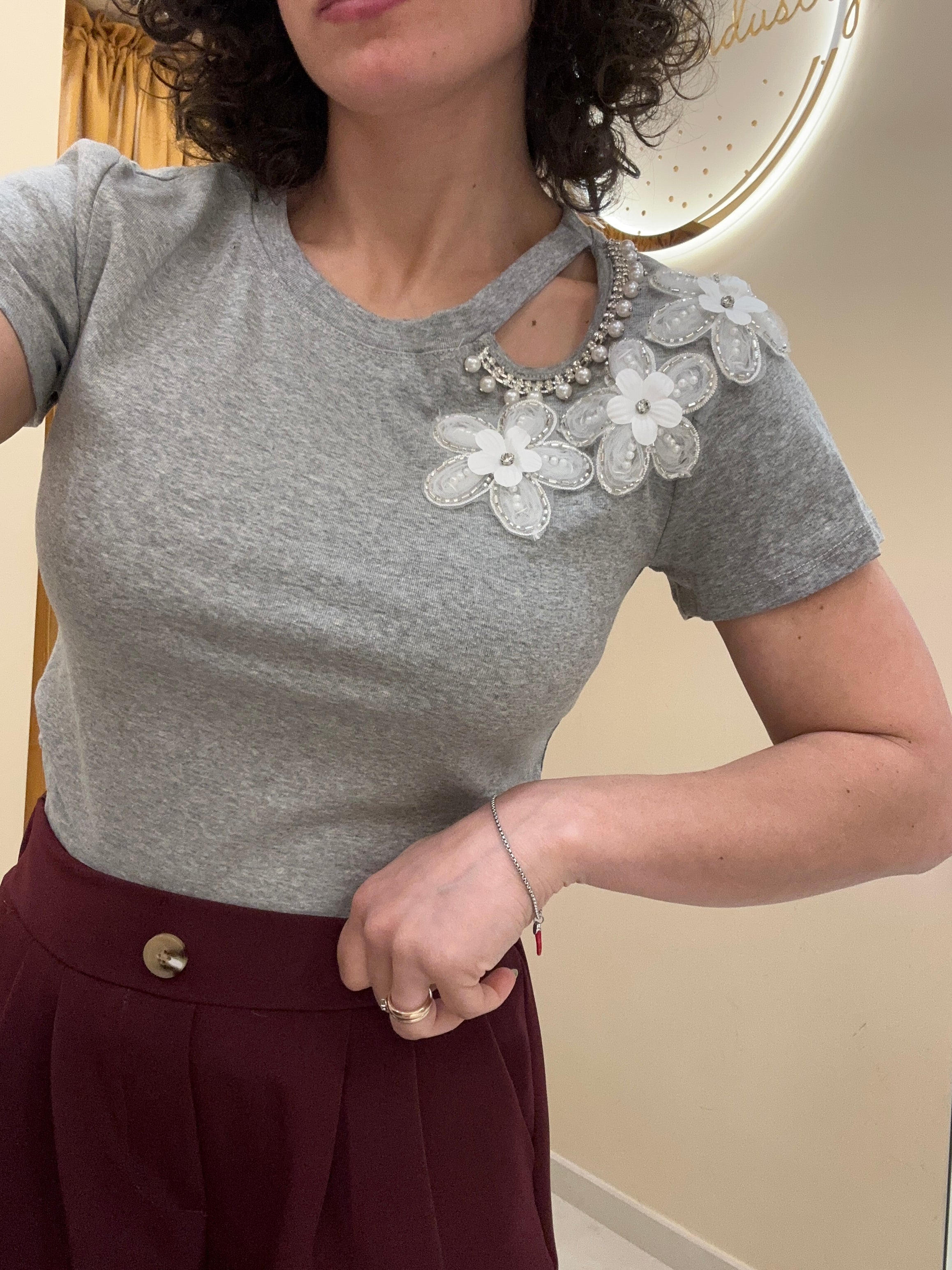 T-shirt goccia e fiori
