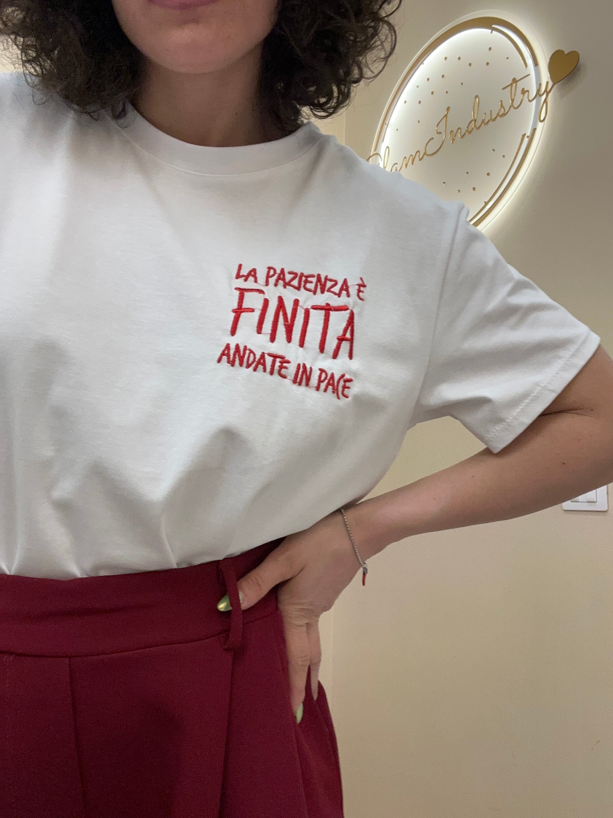 T-Shirt “ la pazienza è finita andate in pace”