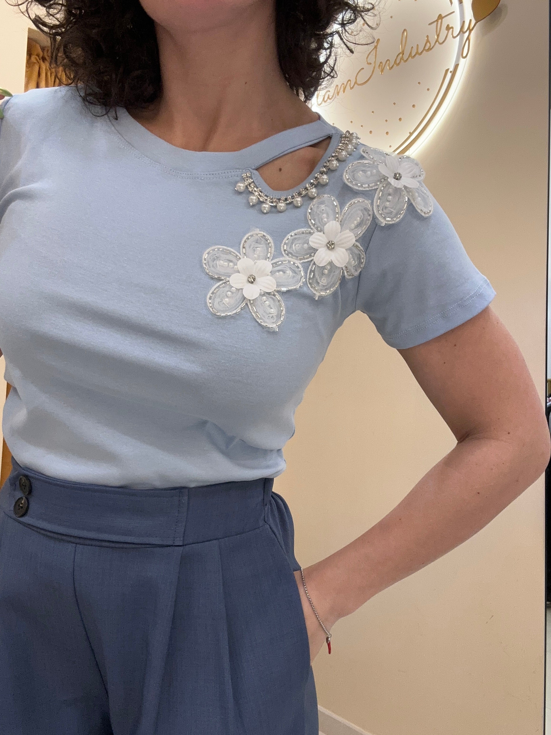 T-shirt goccia e fiori