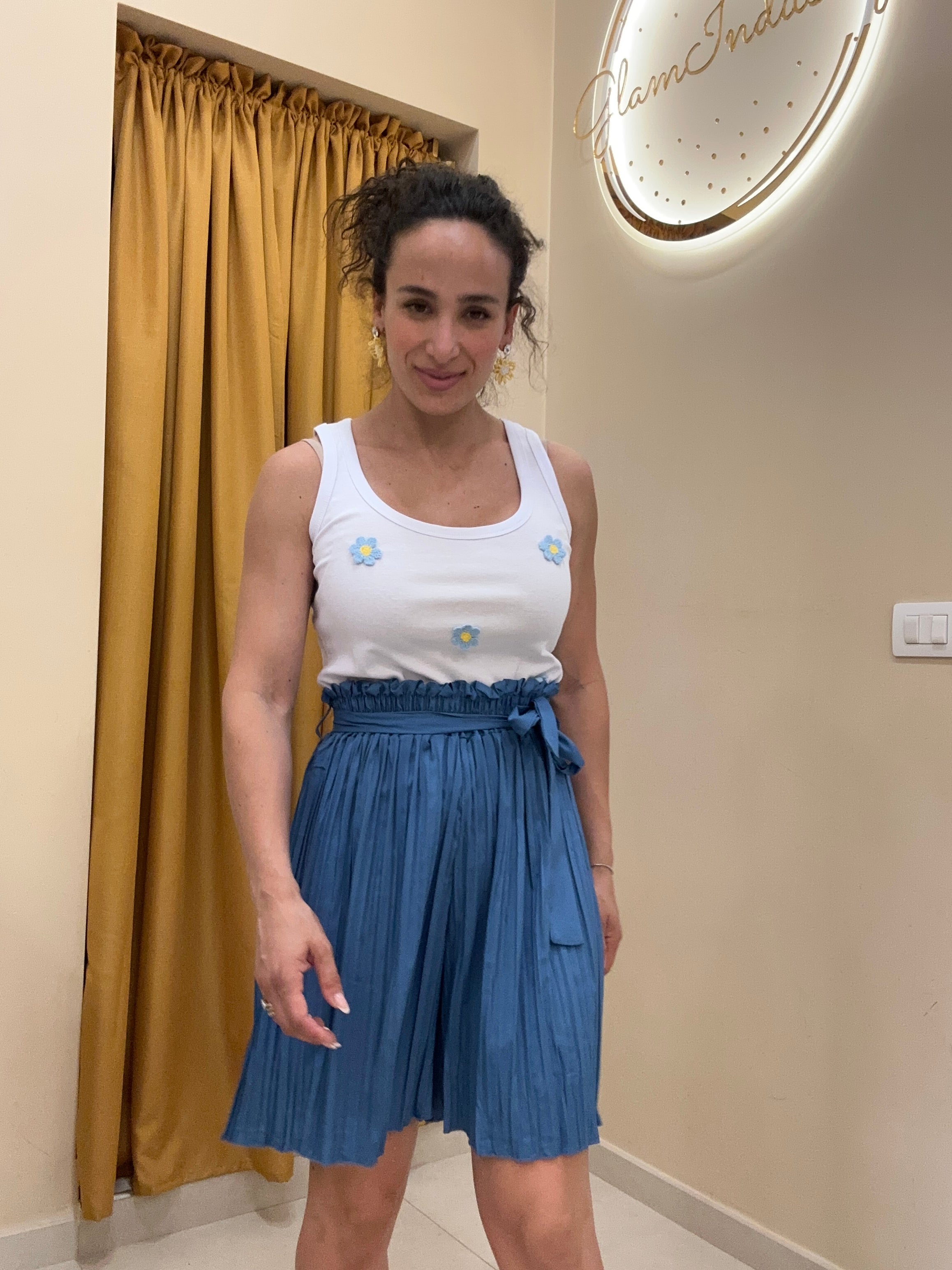 Short monocolore plissettato